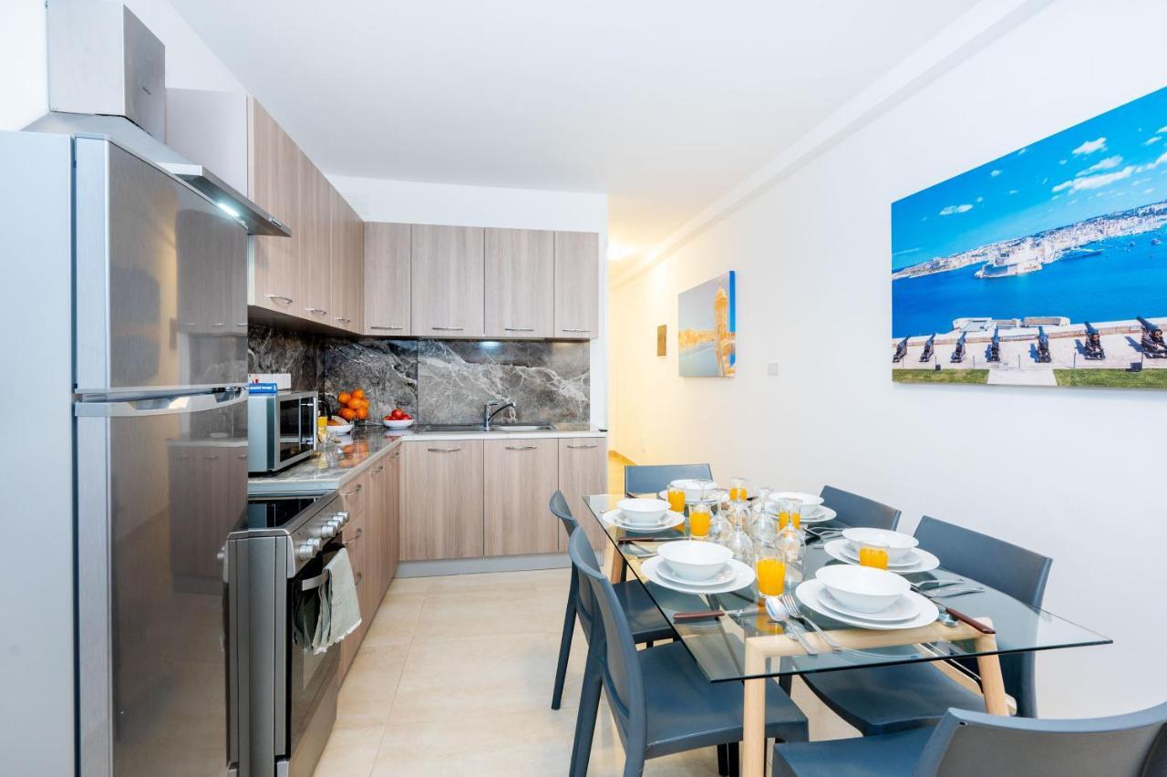 Islet Promenade Seafront Family Apartment With 2 Balconies By Getawaysmalta St. Paul's Bay Exteriér fotografie