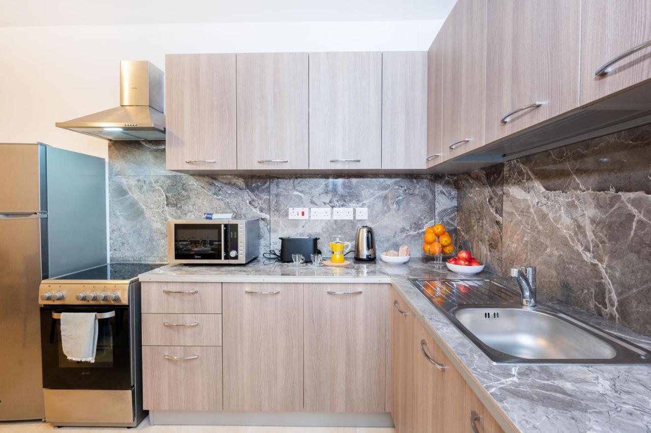 Islet Promenade Seafront Family Apartment With 2 Balconies By Getawaysmalta St. Paul's Bay Exteriér fotografie