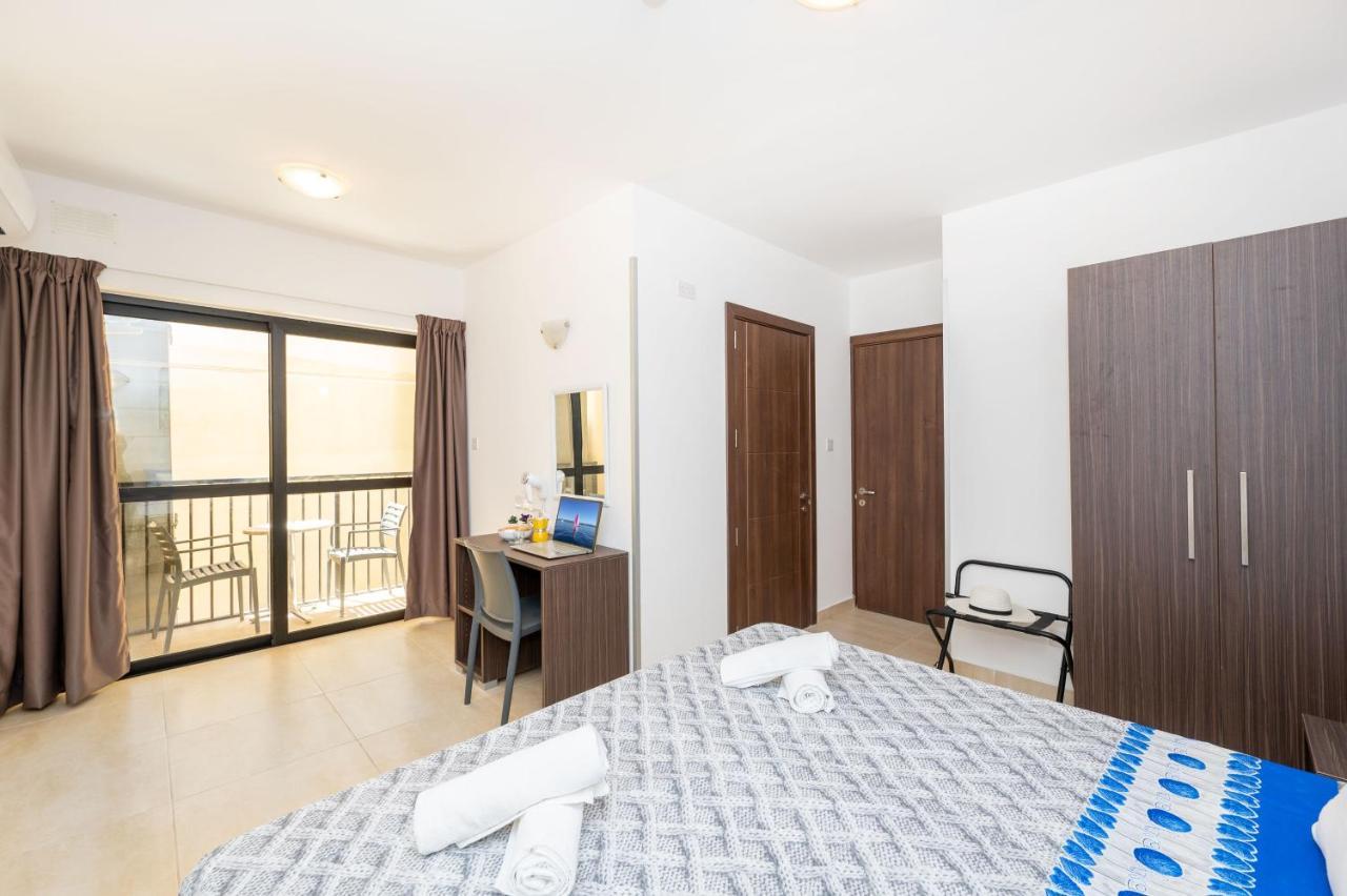 Islet Promenade Seafront Family Apartment With 2 Balconies By Getawaysmalta St. Paul's Bay Exteriér fotografie