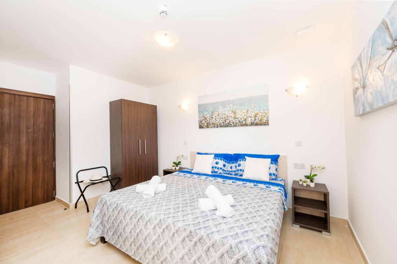 Islet Promenade Seafront Family Apartment With 2 Balconies By Getawaysmalta St. Paul's Bay Exteriér fotografie