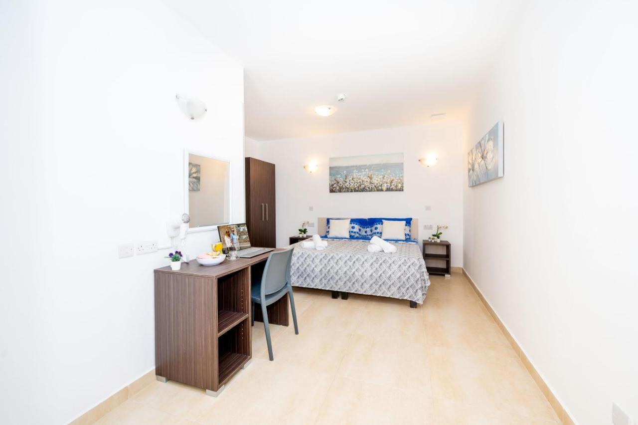 Islet Promenade Seafront Family Apartment With 2 Balconies By Getawaysmalta St. Paul's Bay Exteriér fotografie