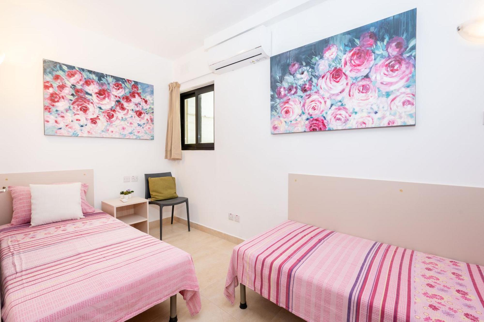 Islet Promenade Seafront Family Apartment With 2 Balconies By Getawaysmalta St. Paul's Bay Exteriér fotografie