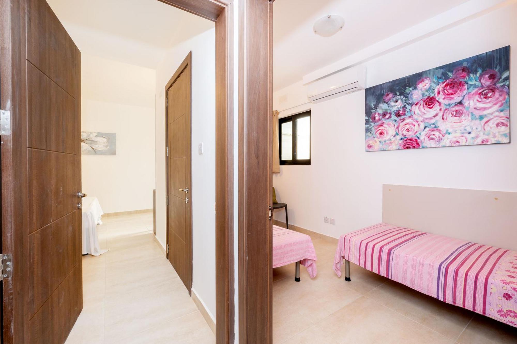 Islet Promenade Seafront Family Apartment With 2 Balconies By Getawaysmalta St. Paul's Bay Exteriér fotografie