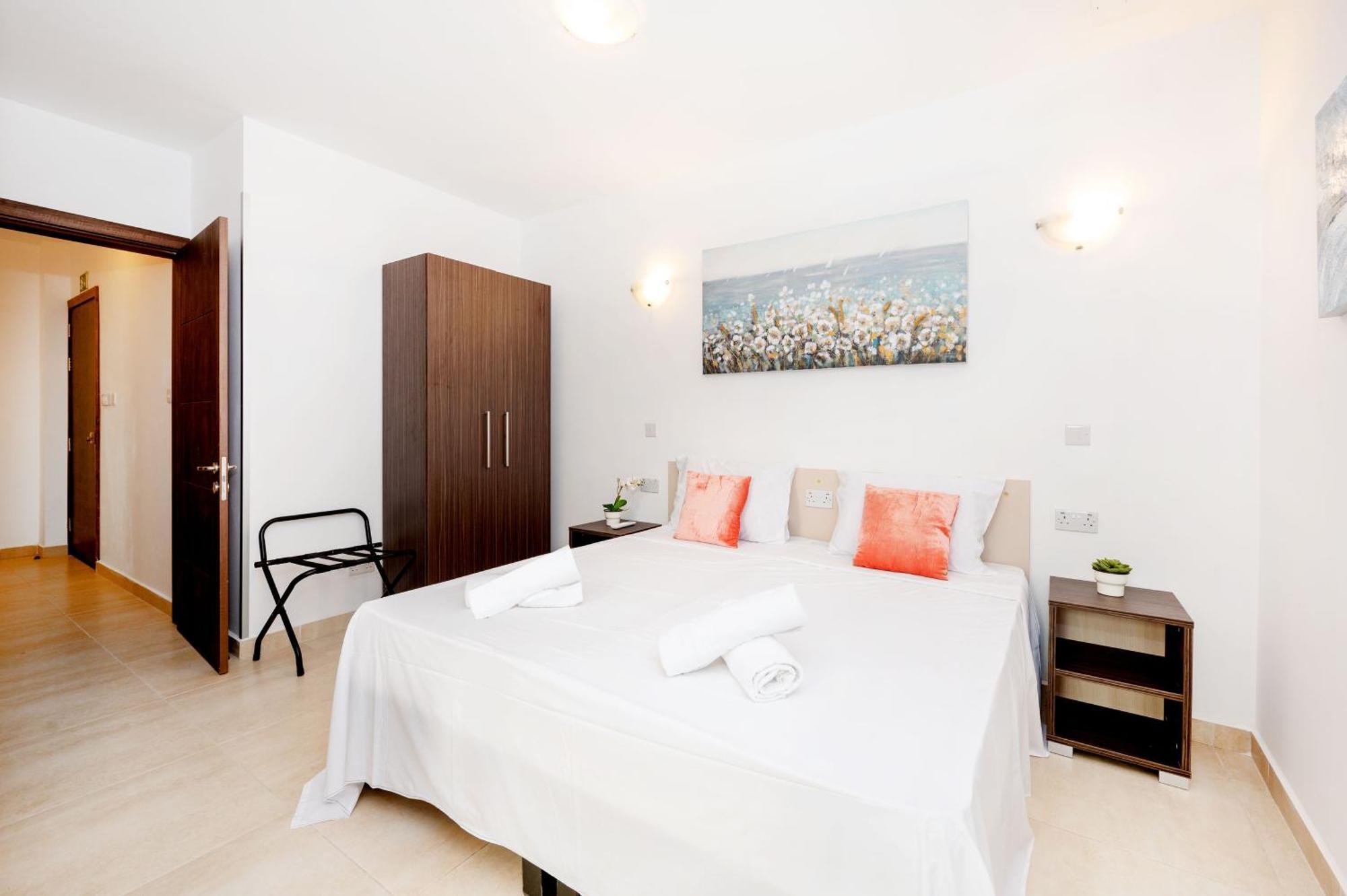 Islet Promenade Seafront Family Apartment With 2 Balconies By Getawaysmalta St. Paul's Bay Exteriér fotografie