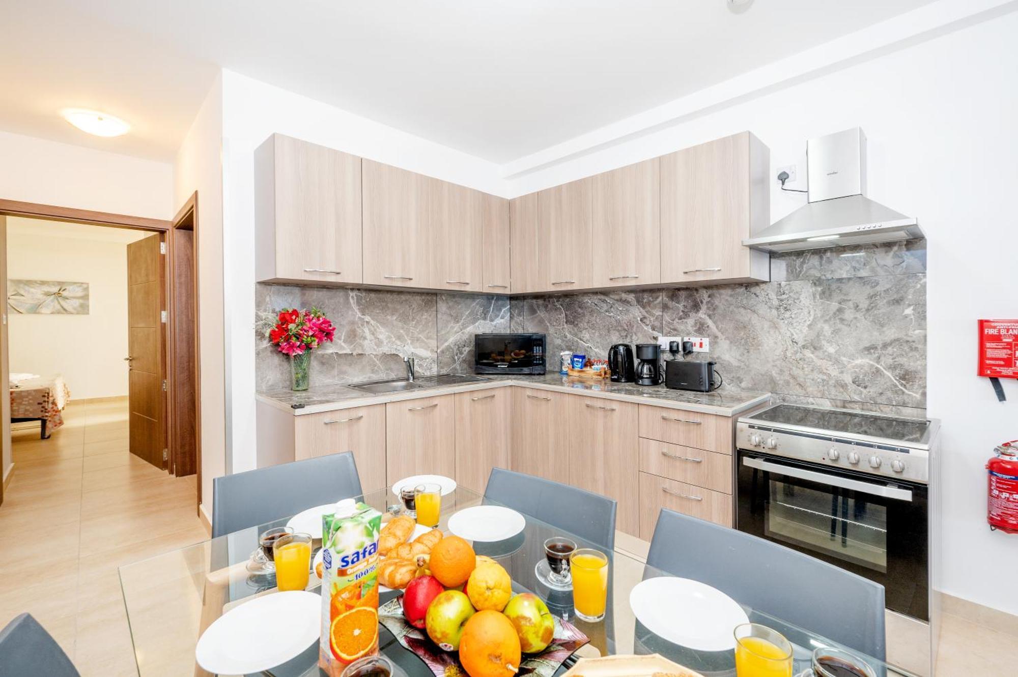 Islet Promenade Seafront Family Apartment With 2 Balconies By Getawaysmalta St. Paul's Bay Exteriér fotografie