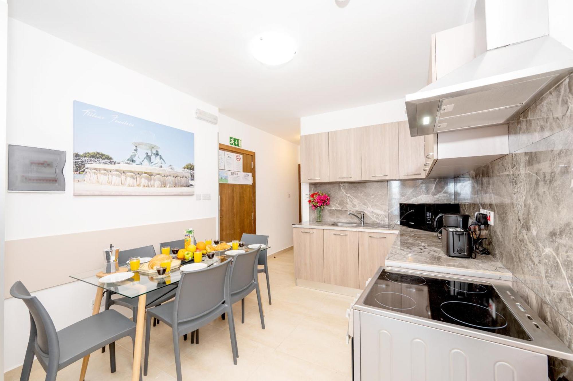 Islet Promenade Seafront Family Apartment With 2 Balconies By Getawaysmalta St. Paul's Bay Exteriér fotografie